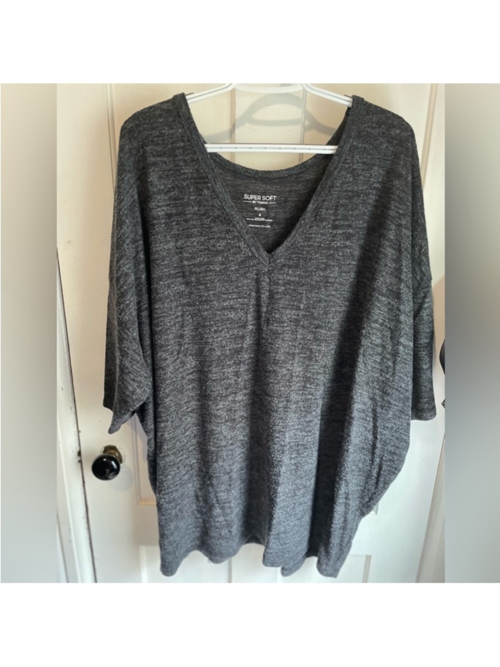 Torrid - Size 4 - Short Sleeve Sweater - Soft